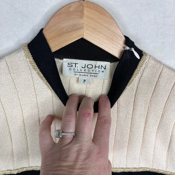 St. John Collection Women's Embroidered Crest Logo Sweater size (P) or XS - Picture 8 of 9